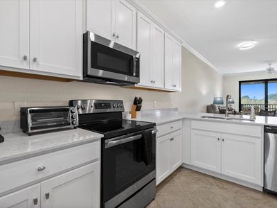 403 - 17510 Gawthrop Drive, Condo with 2 bedrooms, 2 bathrooms and null parking in Bradenton FL | Image 3