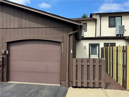 3527 Villa Casa Ct, Brunswick, OH, 44212-3747 | Card Image