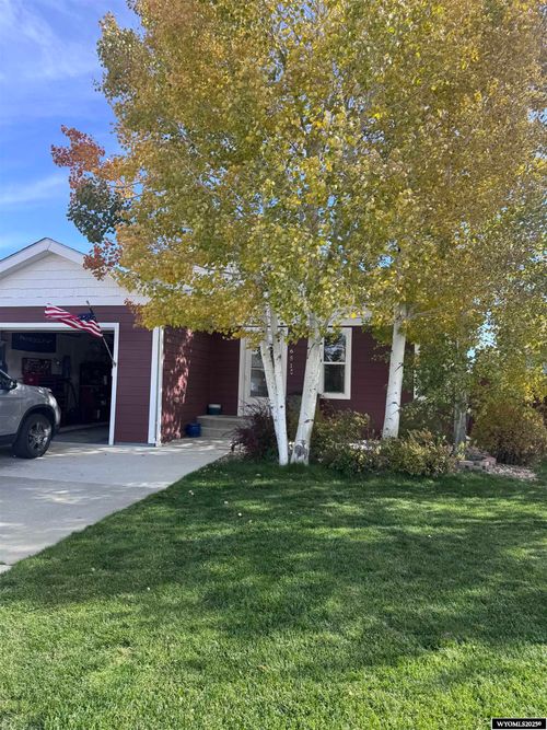 651 Bozeman Trl, Evansville, WY, 82636-9408 | Card Image