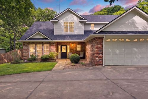 128 Southwinds Dr, Weatherford, TX, 76087-8233 | Card Image