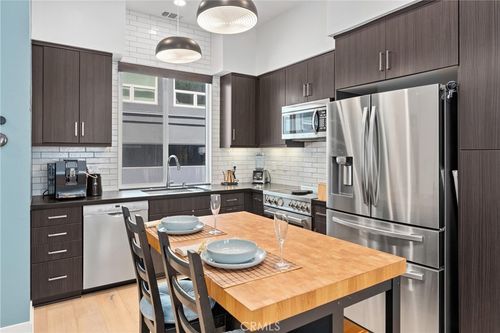 206 Alamo Ct, Long Beach, CA, 90802-5016 | Card Image