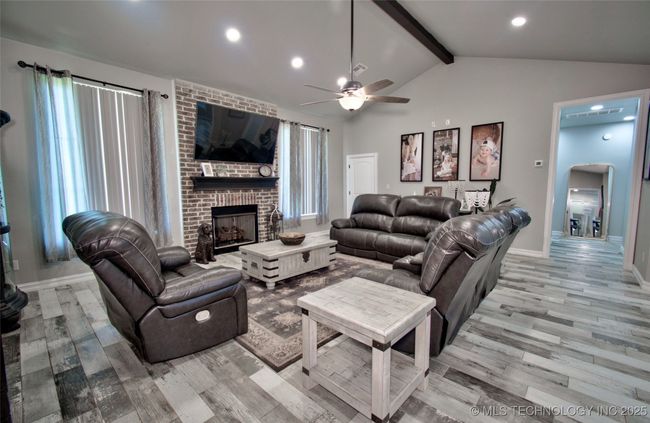 Living Room | Image 7