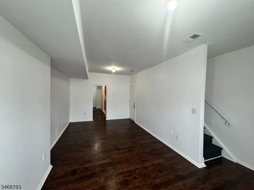 44 3rd St, Newark, NJ, 07107-3143 | Card Image