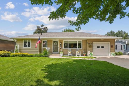 1515 W 8th Street, Cedar Falls, IA, 50613 | Card Image