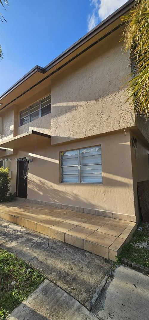 i1-120 Sw 108th Ave, Miami, FL, 33174-1439 | Card Image