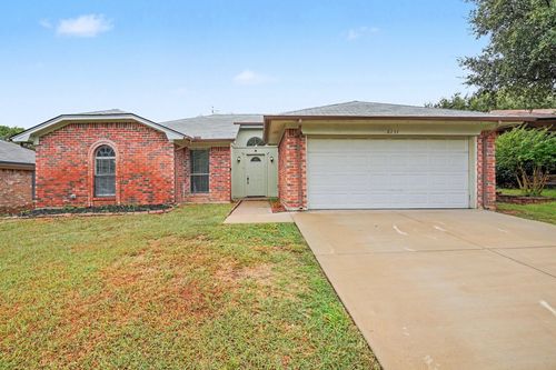 8237 Lara Ln, Watauga, TX, 76148-1111 | Card Image
