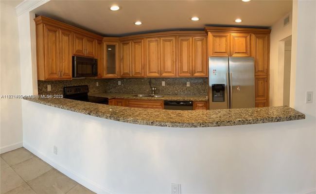 APT-207 - 19390 Collins Ave, Condo with 2 bedrooms, 2 bathrooms and null parking in Sunny Isles Beach FL | Image 27