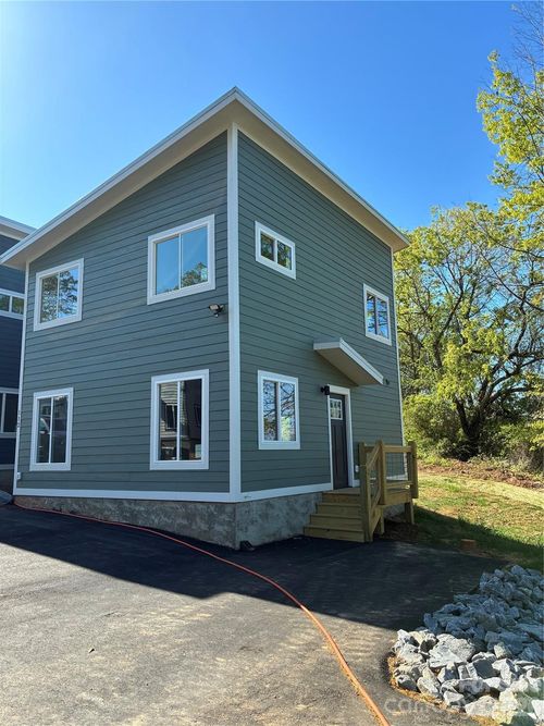 112 Lager Ln, Asheville, NC, 28806-0504 | Card Image