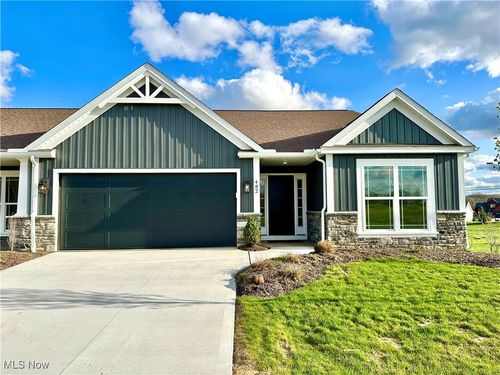 482 Meadow Trl Sw, Hartville, OH, 44632-9808 | Card Image