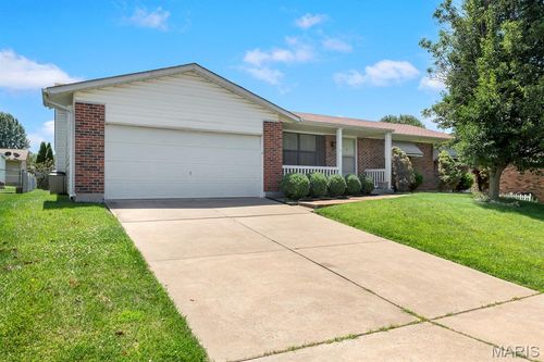 300 Chestnut Dr, Saint Charles, MO, 63301-1281 | Card Image