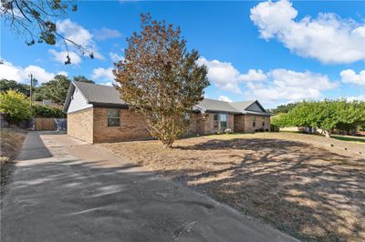 10013 Sandalwood Drive, House other with 4 bedrooms, 2 bathrooms and 2 parking in Woodway TX | Image 2