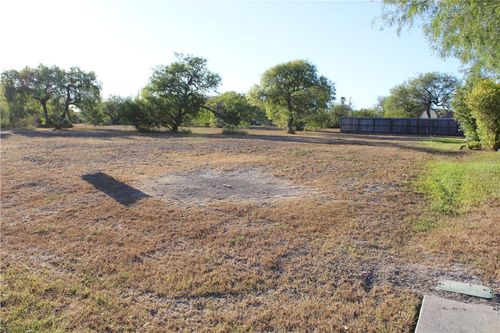 1479 Wildwood Trail Blvd, Kingsville, TX, 78363-6944 | Card Image