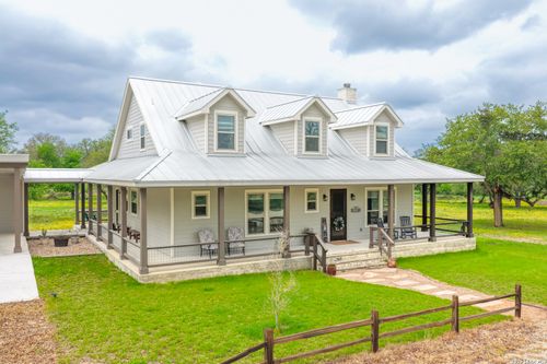 1407 County Road 761, Devine, TX, 78016-4490 | Card Image