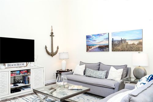 o305-586 Beachwalk Cir, NAPLES, FL, 34108-7734 | Card Image