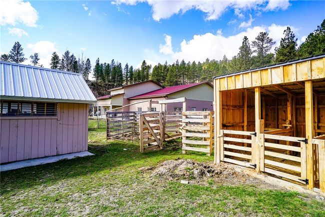 storage shed and stalls | Image 5