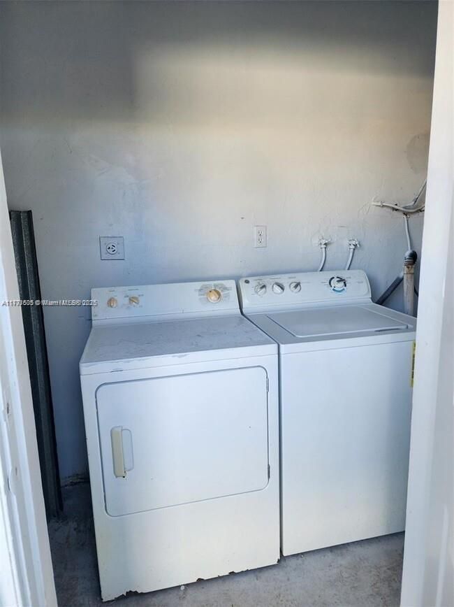 857 W 79 Th Pl, House other with 3 bedrooms, 4 bathrooms and null parking in Hialeah FL | Image 11