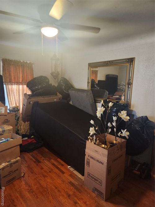 5709 Dupont St, Flint, MI, 48505-2686 | Card Image