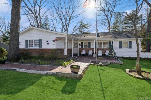 32 Derby Pl, Smithtown, NY, 11787-1328 | Card Image