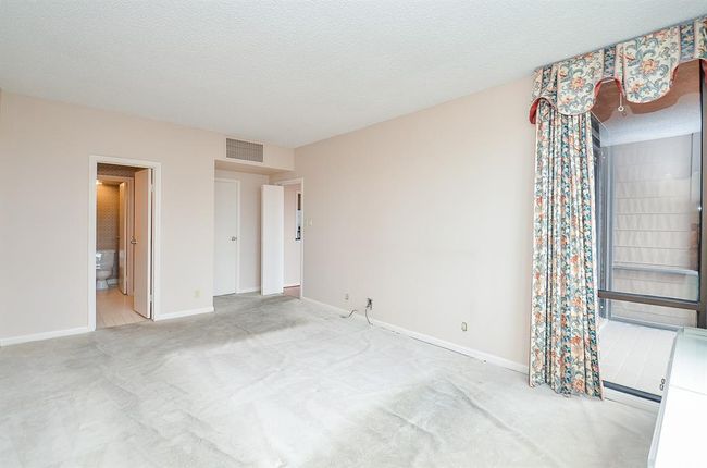 The primary suite is spacious, has balcony access and an en-suite bath. | Image 13