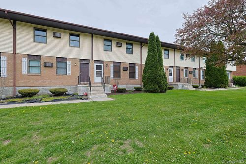 2d-204 Parr Meadow Dr, Newburgh, NY, 12550-1124 | Card Image