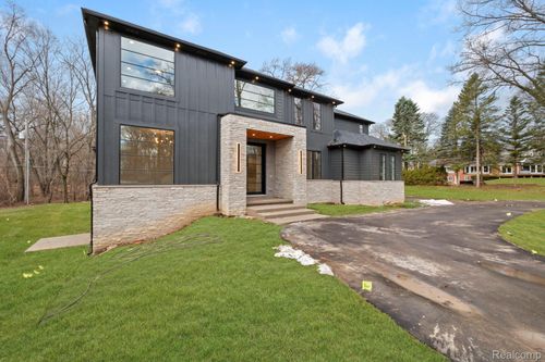 3636 Forest Hill Dr, Bloomfield Hills, MI, 48304-3115 | Card Image