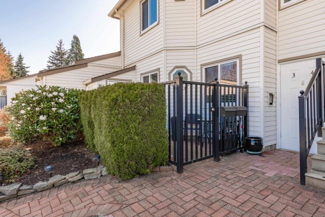 4 - 12940 17 Avenue, Townhouse with 2 bedrooms, 2 bathrooms and 1 parking in Surrey BC | Image 3