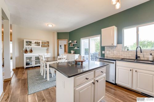 16130 Timberlane Dr, Omaha, NE, 68136-3086 | Card Image