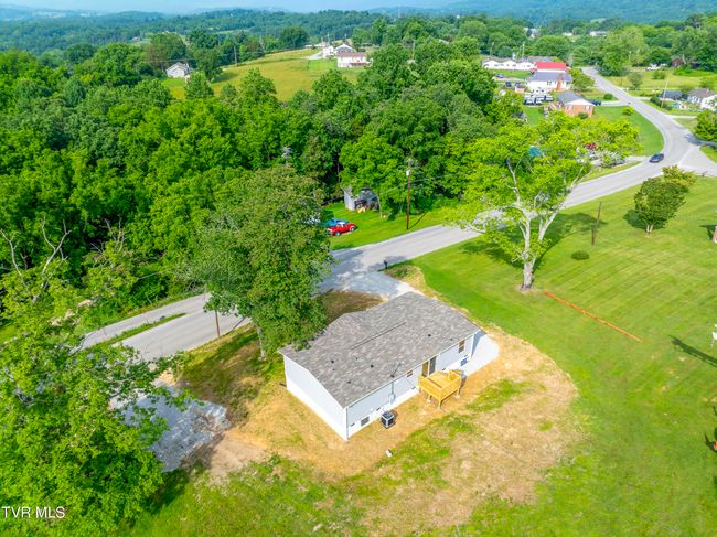 1826 Loop Rd, House other with 3 bedrooms, 2 bathrooms and null parking in La Follette TN | Image 5
