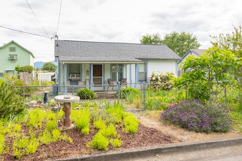 1007 Sw Isham St, Grants Pass, OR, 97526-2443 | Card Image