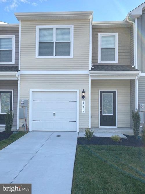 130 Bloomsbury St, Falling Waters, WV, 25419-7700 | Card Image