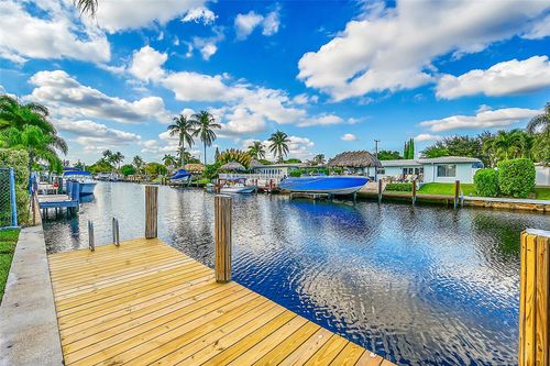 211 Se 9th Ct, Pompano Beach, FL, 33060-8819 | Card Image