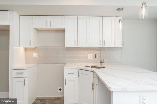 2-2339 N 10th St, PHILADELPHIA, PA, 19133-1540 | Card Image