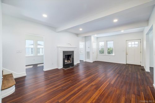 31 N Lewis Pl, Rockville Centre, NY, 11570-5423 | Card Image