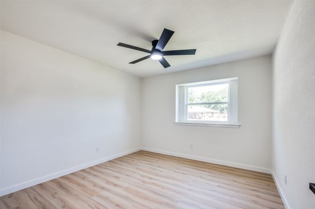 Unfurnished room featuring light wood-type flooring, ceiling fan, and a textured ceiling | Image 9