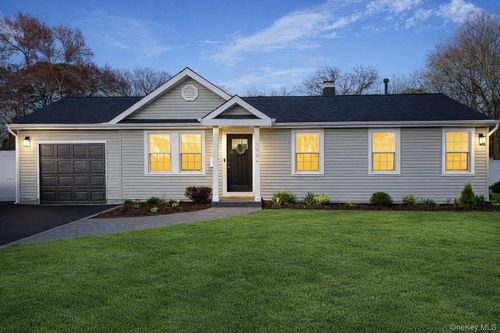 1026 Howells Rd, Bay Shore, NY, 11706-2731 | Card Image