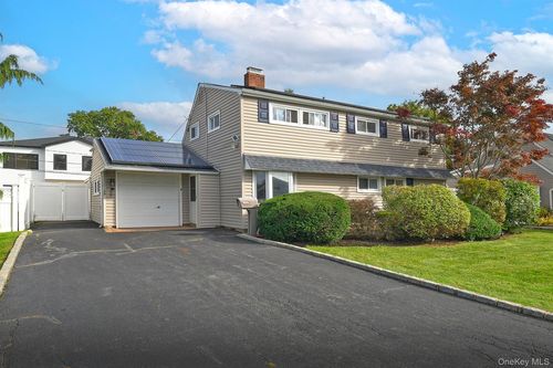 139 Horn Ln, Levittown, NY, 11756-3438 | Card Image