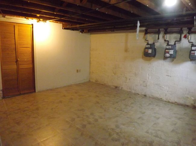 132 - 132 Virginia Ave, Condo with 2 bedrooms, 1 bathrooms and 1 parking in Bridgeport CT | Image 10