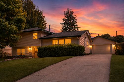 6751 Madison St Ne, Fridley, MN, 55432-4450 | Card Image