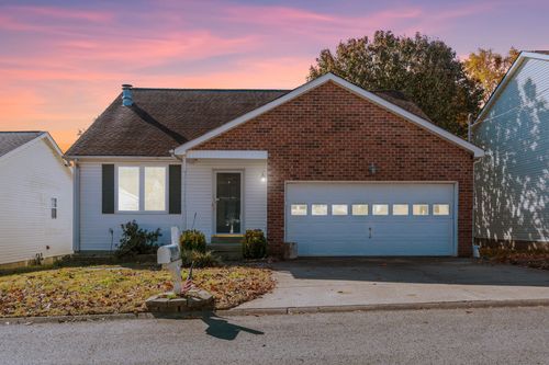 104 Edgehill Ln, Hendersonville, TN, 37075-4181 | Card Image