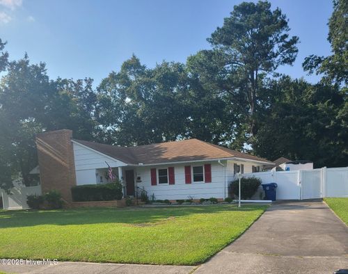 909 Cameron Dr, Kinston, NC, 28501-2207 | Card Image