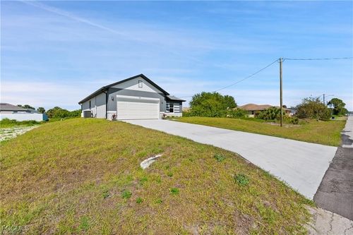 524 Kingsbury Ln, Lehigh Acres, FL, 33974-4755 | Card Image