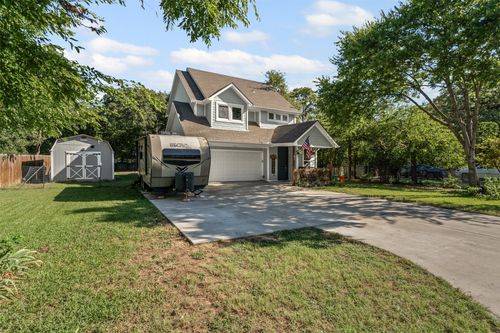 905 Poe St, Azle, TX, 76020-3331 | Card Image