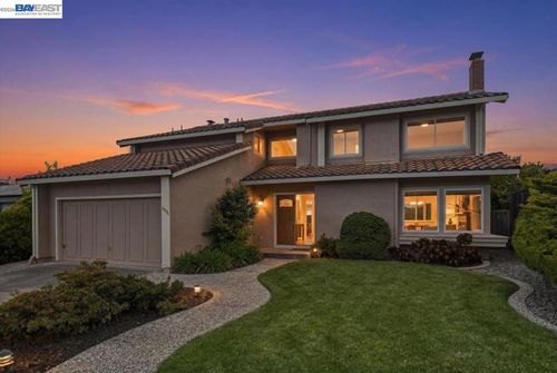 6086 Bellingham Dr, Castro Valley, CA, 94552-1629 | Card Image