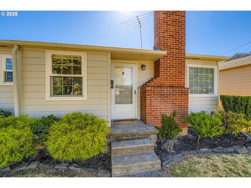 1814 Se 92nd Ave, Portland, OR, 97216-1933 | Card Image