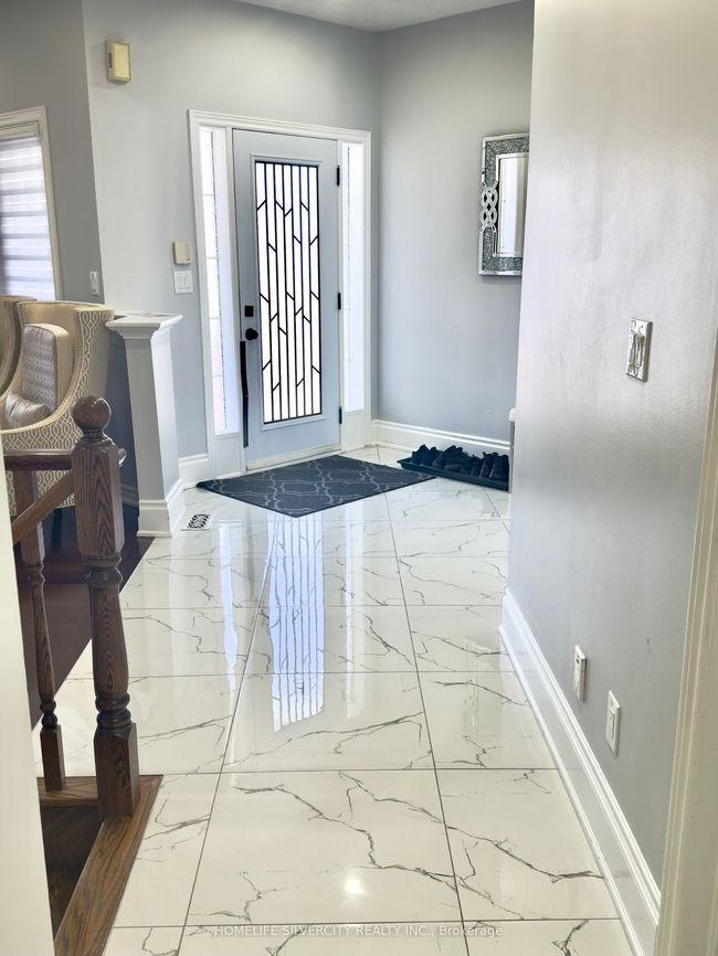 12 Larkdale Terr, Condo with 2 bedrooms, 3 bathrooms and 1 parking in Brampton ON | Image 4