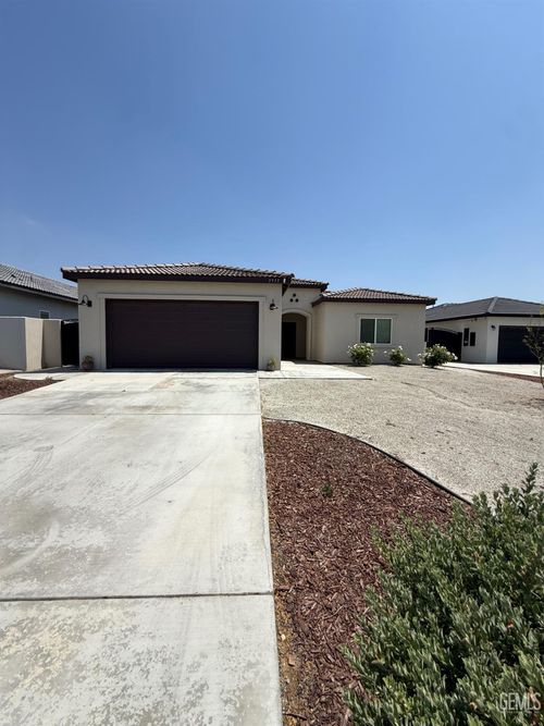 3915 Costa Del Sol Ln, Bakersfield, CA, 93306-1262 | Card Image