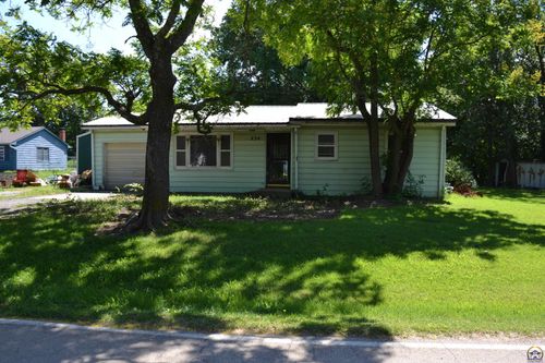 734 S 9th St, Osage City, KS, 66523-1529 | Card Image