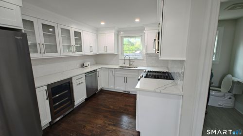 42 Poe Ct, Fairfield, CT, 06825-4753 | Card Image