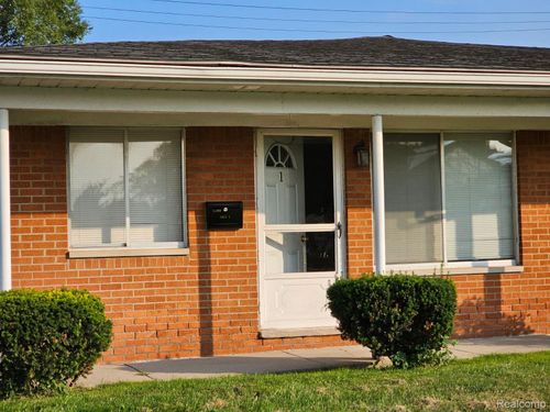 22444 Kelly Rd, Eastpointe, MI, 48021-2600 | Card Image