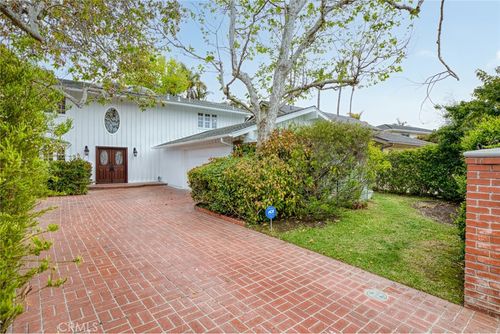 16842 Harkness Cir, Huntington Beach, CA, 92649-3077 | Card Image